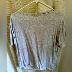 Lululemon Back In Action short-sleeved tee. Gray color, size 4